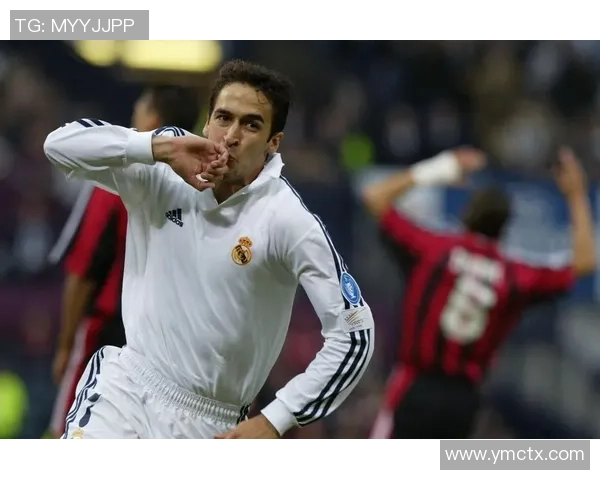 全球足球巨星的荣耀与传奇之路:从梅西到C罗的辉煌历程