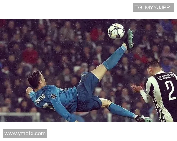 足球场上的传奇巨星他们如何改变了比赛的历史与未来