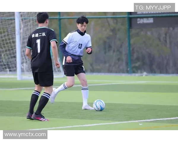 亲子共创足球梦想之旅：用心感受球场上的快乐与成长