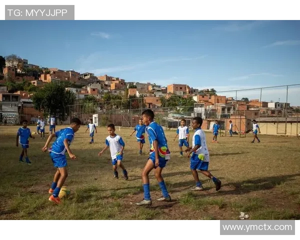 堆糖足球带你领略激情四溢的绿茵场景与精彩瞬间的完美结合 堆糖足球带你领略激情四溢的绿茵场景与精彩瞬间的完美结合